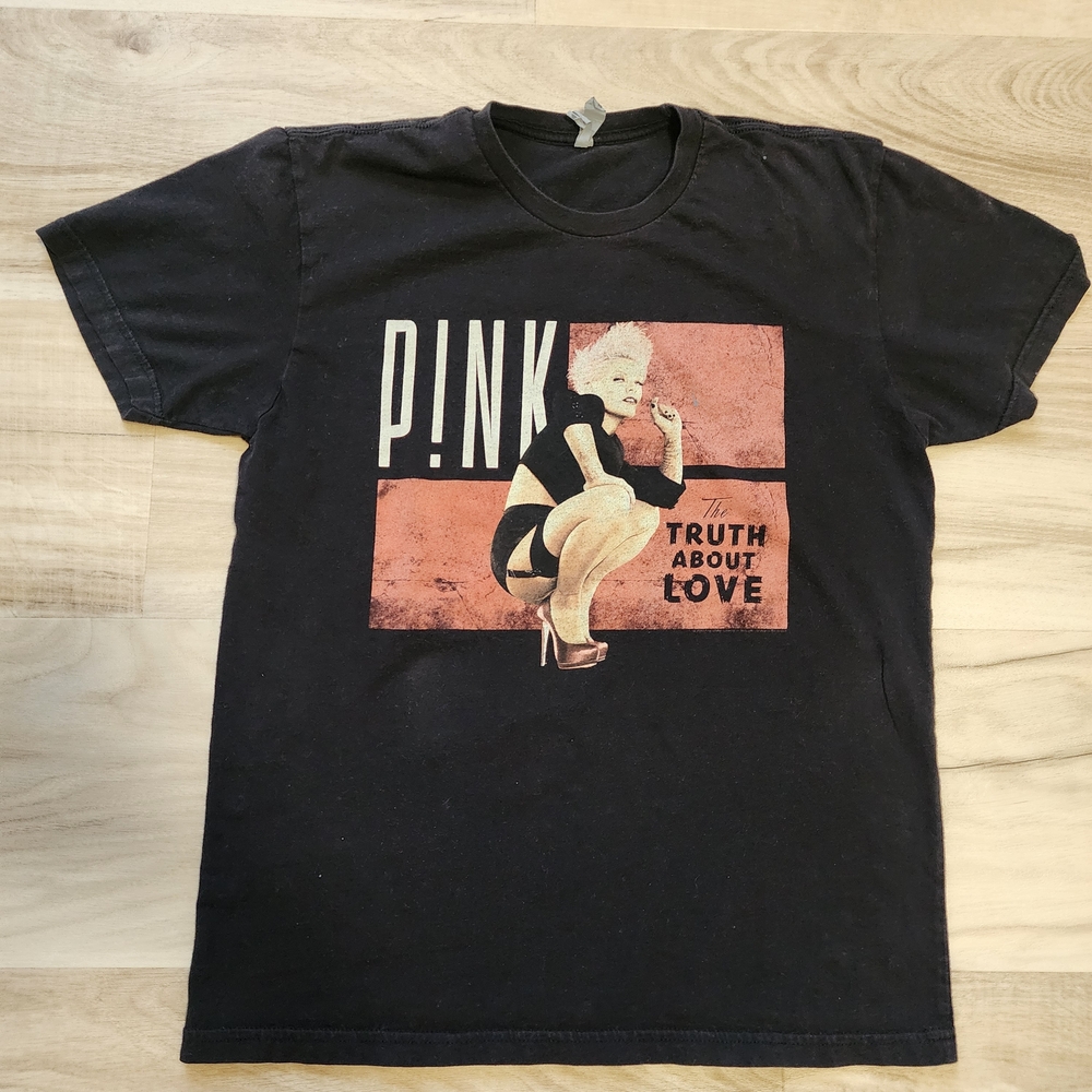 Pink 2013 Concert shirt Truth About Love Unisex Tee Size Medium